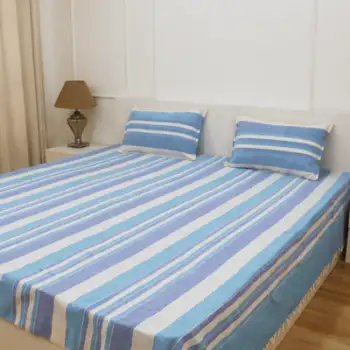 Classic-Lines-Blue-White-Bedsheet