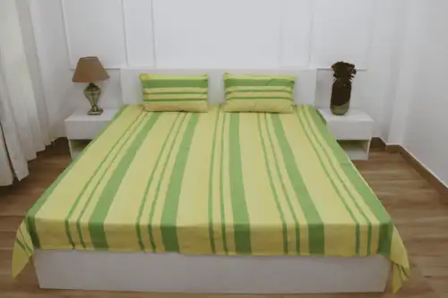 Classic-Lines-Yellow-Bedsheet-Main-Image